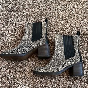 Ugg size 9 heeled boot
